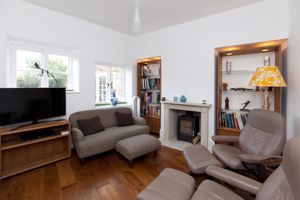 Sitting Room/Snug- click for photo gallery